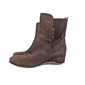 Aquatalia Versa Chelsea Wedge Ankle Boots Brown Suede Leather Women's Size 7.5